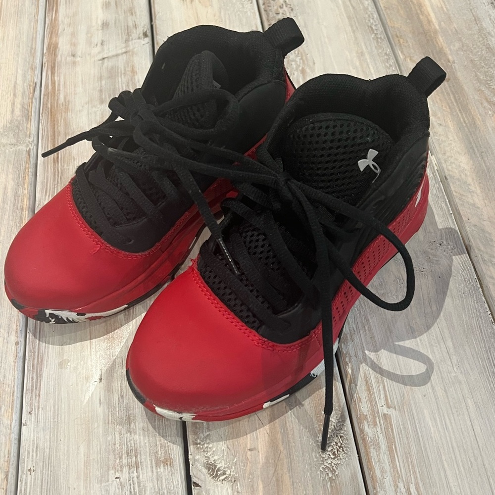 Under Armor Kids Tennis Shoes Size 12